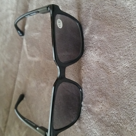 Rae Dunn 1.50 Sunglasses Never Worn - Picture 4 of 4